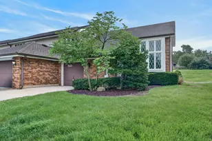 510 N Thornwood Dr, McHenry, IL 60050 - Photo 1