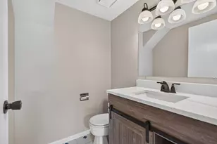 510 N Thornwood Dr, McHenry, IL 60050 - Photo 20