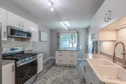 369 Southbury Court #D2, Schaumburg, IL 60193 - Photo 8