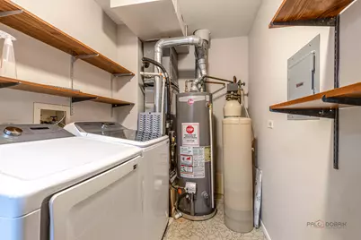 369 Southbury Court #D2, Schaumburg, IL 60193 - Photo 24