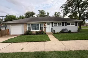 321 N Fairview Ave, Mount Prospect, IL 60056 - Photo 1