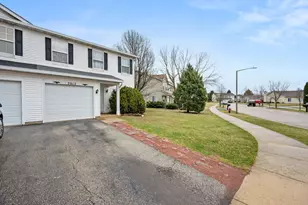 2812 Rebecca Ct, Montgomery, IL 60538 - Photo 2