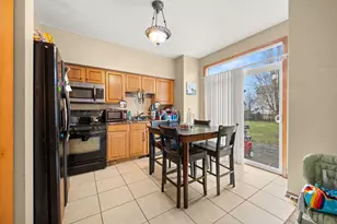 2812 Rebecca Ct, Montgomery, IL 60538 - Photo 6