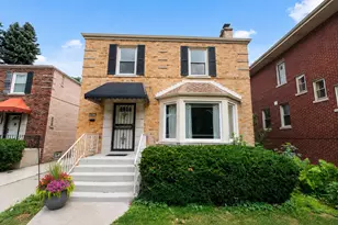 10831 S Longwood Dr, Chicago, IL 60643 - Photo 1