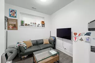 1812 N Sawyer Ave, Chicago, IL 60647 - Photo 16