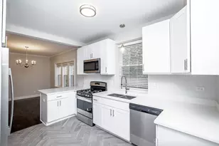 2648 W Lunt Ave, Chicago, IL 60645 - Photo 10