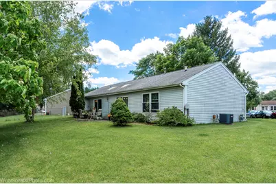 886 Quincy Court, Island Lake, IL 60042 - Photo 2