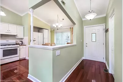 886 Quincy Court, Island Lake, IL 60042 - Photo 4