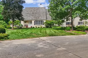 2613 S Nottingham Ct, Champaign, IL 61821 - Photo 2