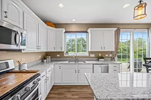 2562 N Jade Ave, Arlington Heights, IL 60004 - Photo 14