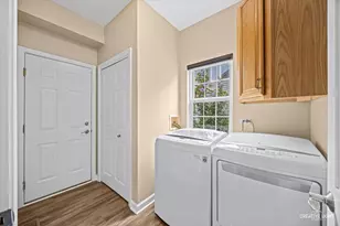 2562 N Jade Ave, Arlington Heights, IL 60004 - Photo 16