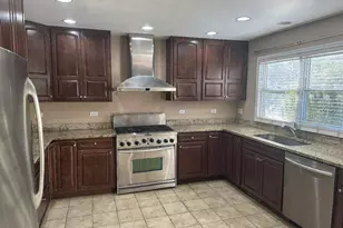 5490 Fox Path Ln, Hoffman Estates, IL 60192 - Photo 2