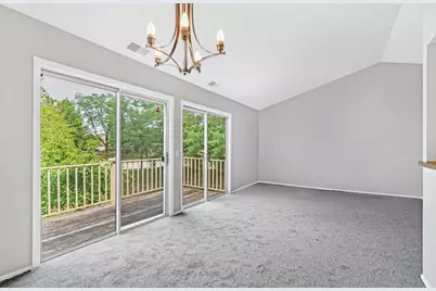 166 Stirling Lane #V2, Schaumburg, IL 60194 - Photo 2