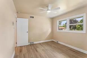 812 N Lincoln St, Addison, IL 60101 - Photo 12