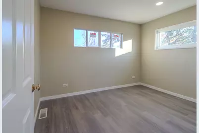 4N310 Walter Road, Addison, IL 60101 - Photo 6