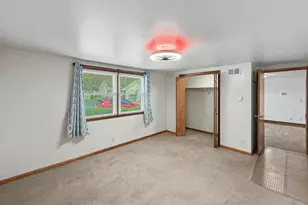 305 E Cherry St, Watseka, IL 60970 - Photo 12