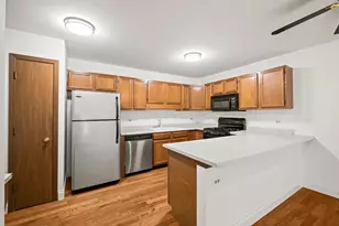 129 W Robinhood Way, Bolingbrook, IL 60440 - Photo 4