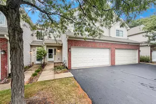 349 Abington Woods Dr, Aurora, IL 60502 - Photo 2