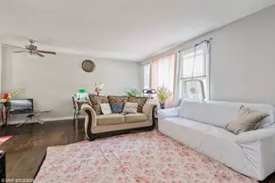 6331 N Fairfield Ave, Chicago, IL 60659 - Photo 2