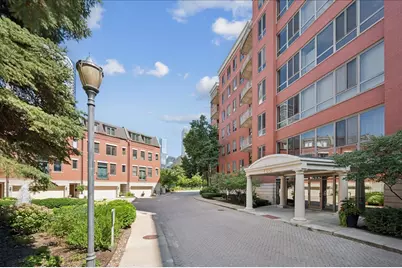 400 N Clinton Street #207, Chicago, IL 60654 - Photo 1