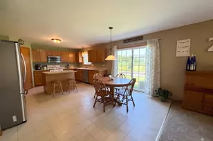 250 Sparrow Dr, Woodstock, IL 60098 - Photo 6