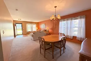 250 Sparrow Dr, Woodstock, IL 60098 - Photo 8