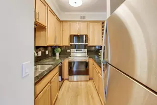435 W Erie St, Chicago, IL 60654 - Photo 12