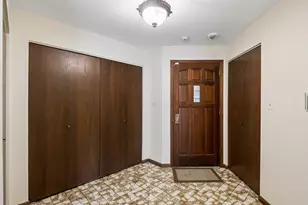 125 Boardwalk Pl, Park Ridge, IL 60068 - Photo 2