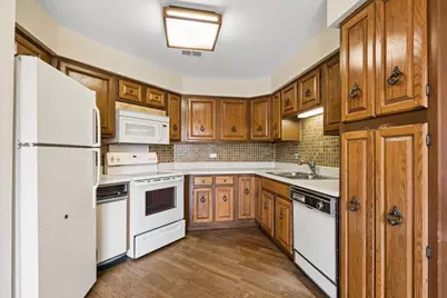 125 Boardwalk Place #201, Park Ridge, IL 60068 - Photo 4