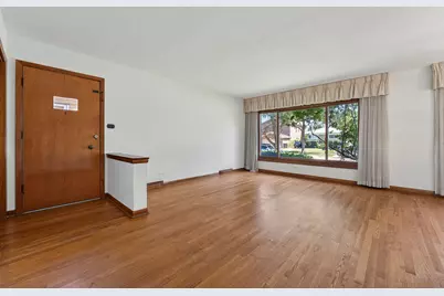 10042 Lamon Avenue, Skokie, IL 60077 - Photo 8