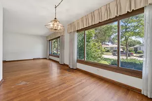 10042 Lamon Ave, Skokie, IL 60077 - Photo 14