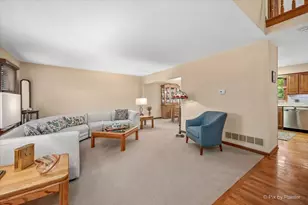 4402 Fox Creek Dr, Crystal Lake, IL 60012 - Photo 8