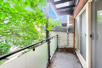 7533 N Damen Avenue #R1, Chicago, IL 60645 - Photo 12