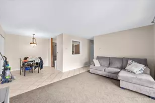 221 Uteg St, Crystal Lake, IL 60014 - Photo 8