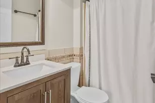 221 Uteg St, Crystal Lake, IL 60014 - Photo 14