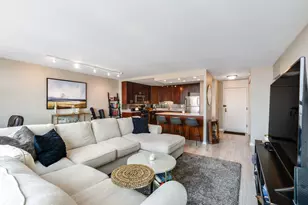 2800 N Lake Shore Dr, Chicago, IL 60657 - Photo 4