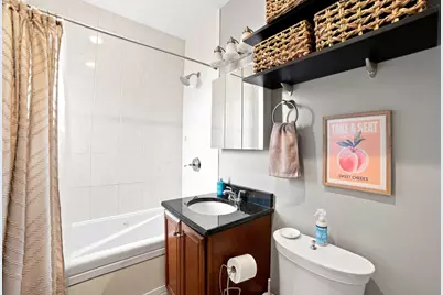 1429 W Birchwood Avenue #3W, Chicago, IL 60626 - Photo 8