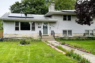 220 Beacon Dr, Belvidere, IL 61008 - Photo 1