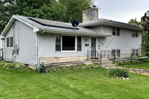 220 Beacon Dr, Belvidere, IL 61008 - Photo 2