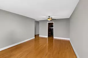 3930 N Pine Grove Ave, Chicago, IL 60613 - Photo 6