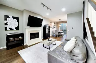 1733 W Crystal St, Chicago, IL 60622 - Photo 2
