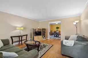 2904 W Fargo Ave, Chicago, IL 60645 - Photo 4