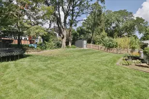 316 Ambleside Dr, Roselle, IL 60172 - Photo 28
