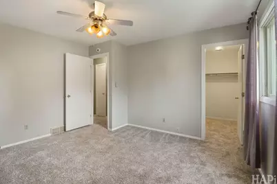 5014 W Greenbrier Drive, McHenry, IL 60050 - Photo 18