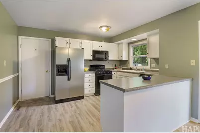5014 W Greenbrier Drive, McHenry, IL 60050 - Photo 8