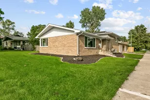 1554 Idlewild Ln, Homewood, IL 60430 - Photo 2