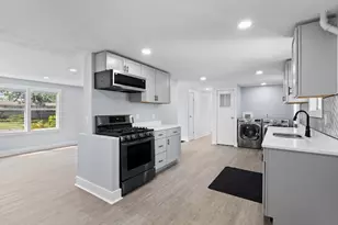 50 Maple Ln, Sandwich, IL 60548 - Photo 2