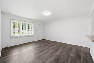 2123 N McAree Rd, Waukegan, IL 60087 - Photo 8