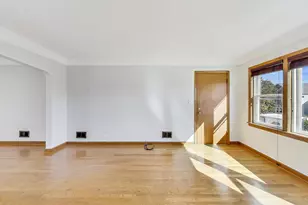 5644 N Meade Ave, Chicago, IL 60646 - Photo 4