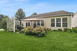 2751 Beacon Point Cir, Elgin, IL 60124 - Photo 26